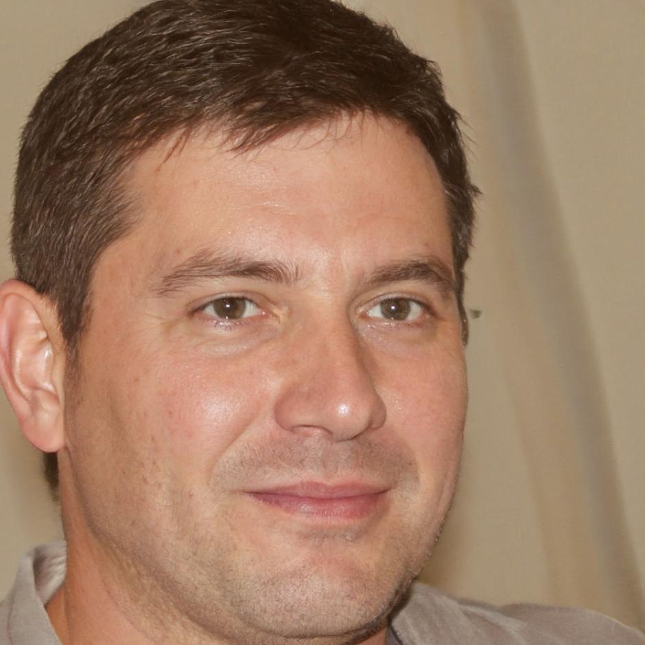 Jasper Wainwright, Senior Financial Analyst